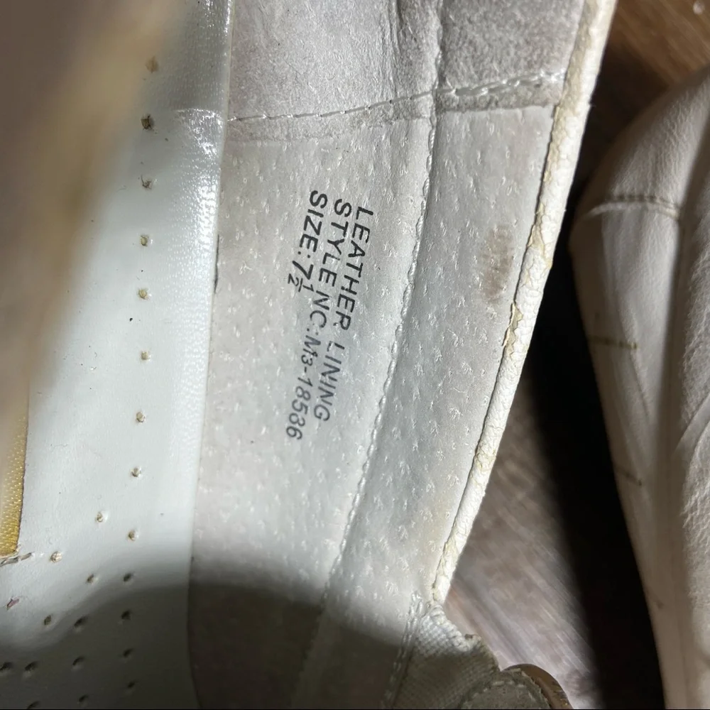 Vintage Delli Aldo White and Gold Loafers Size 7.5